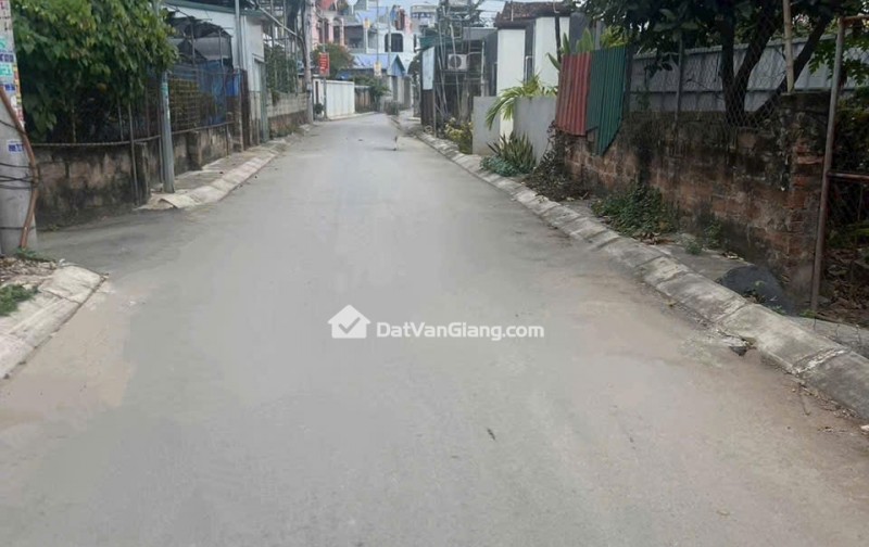 Bán đất thổ cư văn giang! Thôn Công Luận 1 64,4m2 mặt tiền 5m, đường thông 4m ô tô chạy vèo vèo