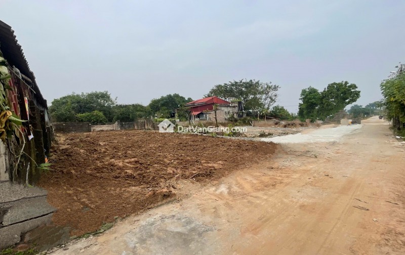 Bán Đất Thổ Cư 131m2 Mặt Tiền 10m tại Đông Tảo Khoái Châu Cạnh VĐ4 Đường thông 3m Giá 4xtr/m2