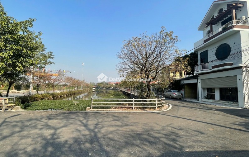 Bán đất thổ cư Văn Giang 188,9m2, 2 Mặt tiền 7,8m, Cạnh ĐHBK CS2, Sát Ecopark, Ô tô 7 chỗ thông