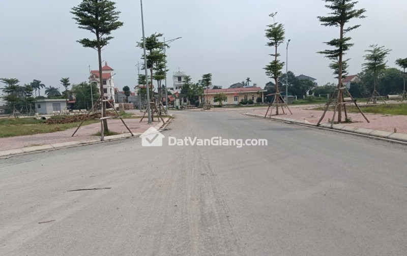 Bán đất hãnh dân Xuân Lai