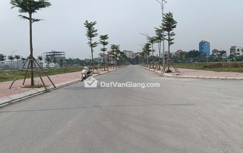 Bán đất hãnh dân Xuân Lai