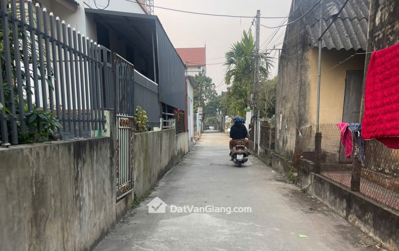 Bán 51m² Đất Thổ Cư Vĩnh Tuy Văn Giang, Đông Nam, Giá Chỉ 2.x Tỷ