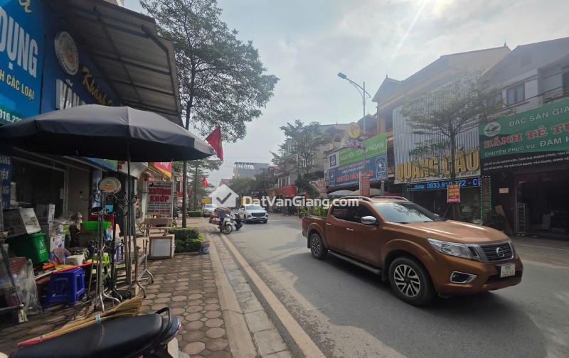 Bán Nhà Mặt Phố Văn Giang Đối Diện Chợ Văn Giang – Dòng Tiền 10 Triệu/Tháng – View Công Viên Ecopark