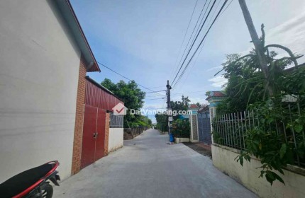 Bán đất Trung Tâm Văn Giang - Hưng Yên , đường rộng , oto để trong nhà