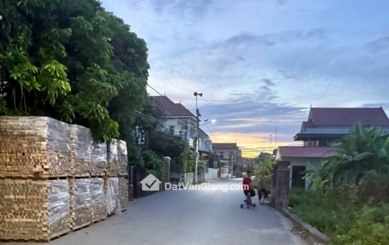 LÔ HIẾM VĂN GIANG MẶT NGÕ Ô TÔ TRÁNH NHAU GIÁ ĐẦU TƯ