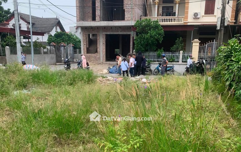  72m mễ sở đường aspalt ô tô tránh nhau giá đầu tư 