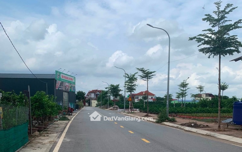  hoa hậu mễ sở  141 m - 2 mặt thoáng đường apphan ô tô chạy. 