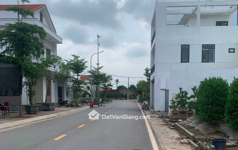  hoa hậu mễ sở  141 m - 2 mặt thoáng đường apphan ô tô chạy. 