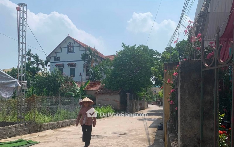  lô góc văn giang 2 mặt thoáng đường ô tô thông 2 đầu