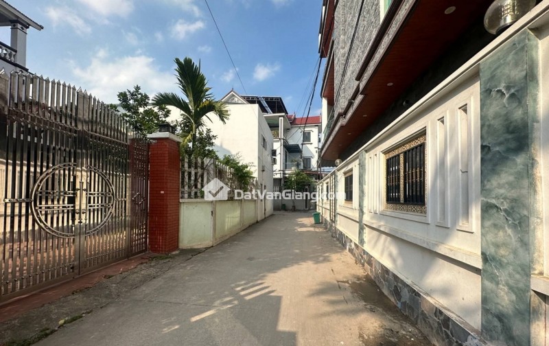 BÁN ĐẤT TẶNG NHÀ 2 TẦNG -  GIÁ ĐẦU TƯ- KHU VỰC TIỀM NĂNG THẬT HIẾM CÓ 1- O -2