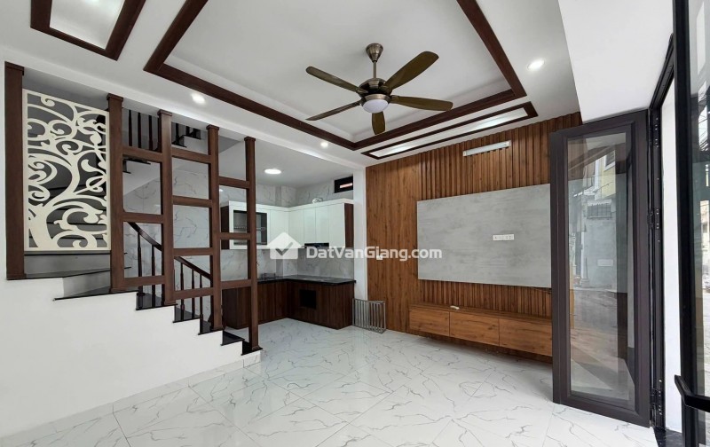 CHỈ CÒN HƠN TỶ NHÀ MỸ HÀO -TIỆN ÍCH. GẦN TRƯỜNG Gần CHỢ VÀ Gần KHU CÔNG NGHIỆP : - 45m2 - tk 3 phòng ngủ  - Giá chỉ hơn 1Tỷ *Xem nhà liên hệ : 0862222629