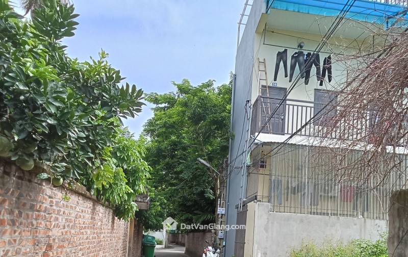 BÁN ĐẤT TẶNG NHÀ 2 TẦNG -  GIÁ ĐẦU TƯ- KHU VỰC TIỀM NĂNG THẬT HIẾM CÓ 1- O -2