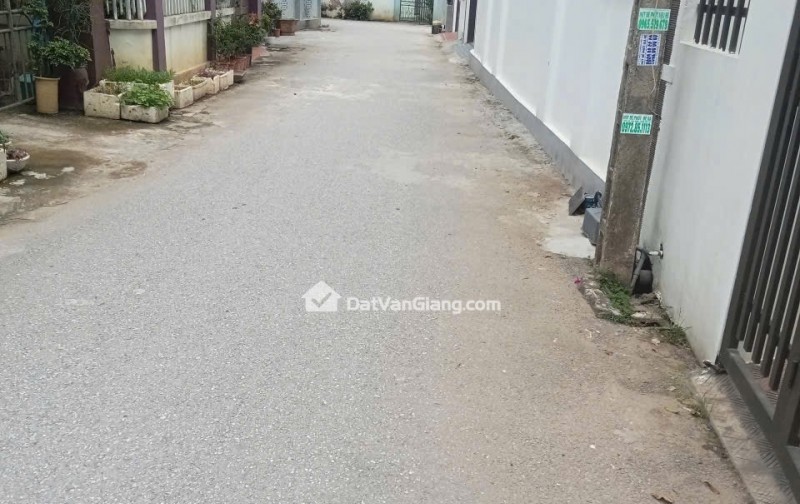 Bán nhà 2 tầng Phụng Công - Văn Giang - Hưng Yên đường thông oto tránh
