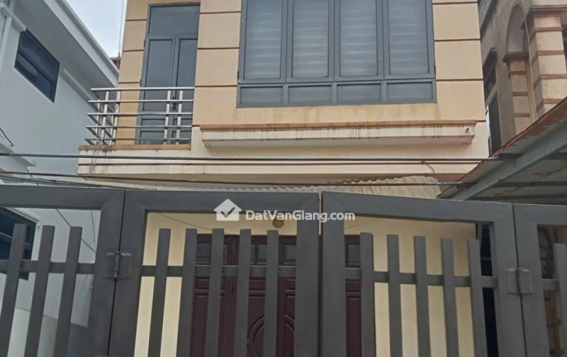 Bán nhà 2 tầng Phụng Công - Văn Giang - Hưng Yên đường thông oto tránh