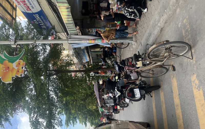 nhà trục chính kinh doanh / gần chợ như quỳnh / hưng yên / lô góc / gần vinhomes/ trường các cấp