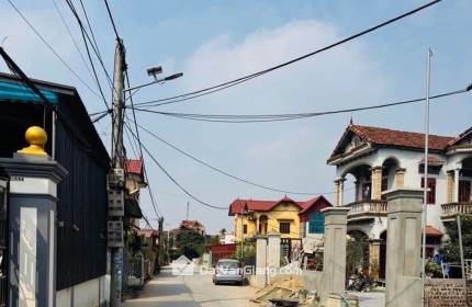 Hàng đẹp phân lô chuẩn bám mặt đường lớn văn giang