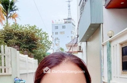 BÁN ĐẤT TẶNG NHÀ 2 TẦNG -  GIÁ ĐẦU TƯ- KHU VỰC TIỀM NĂNG THẬT HIẾM CÓ 1- O -2