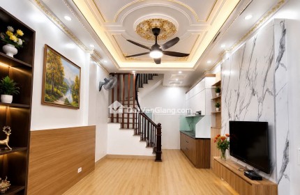 bán nhà mỹ hào -tiện ích. gần trường gần chợ và gần khu công nghiệp -gần quốc lộ 5 kết lối giao thông thuận tiện đi hà nội -hài phòng và các tỉnh lân cận. - dt 46m2 - 3 phòng ngủ  - giá chỉ nhỉnh 2tỷ *xem nhà liên hệ : 0862222629