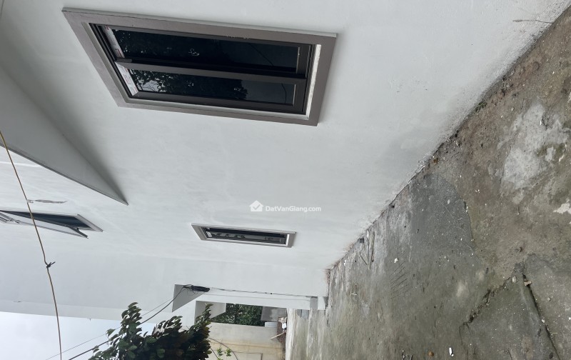 hiếm: nhà đẹp văn lâm dân xây ô tô đỗ cửa, sân rộng xe quay đầu tại đất