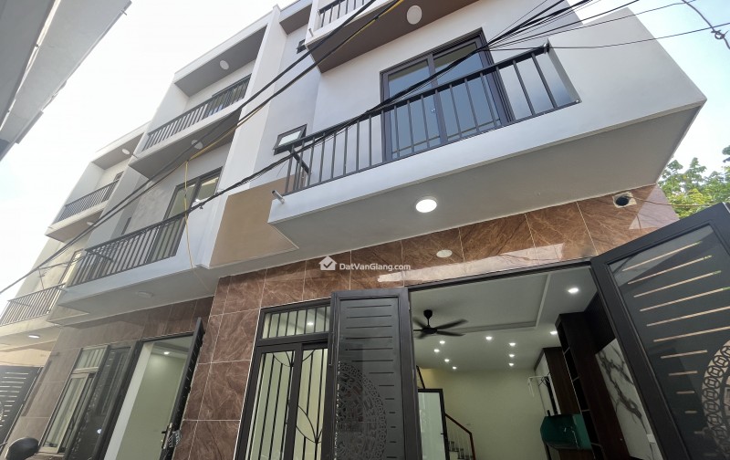 bán nhà đẹp dân xây tại văn lâm- hy sát ngay kcn phố nối a