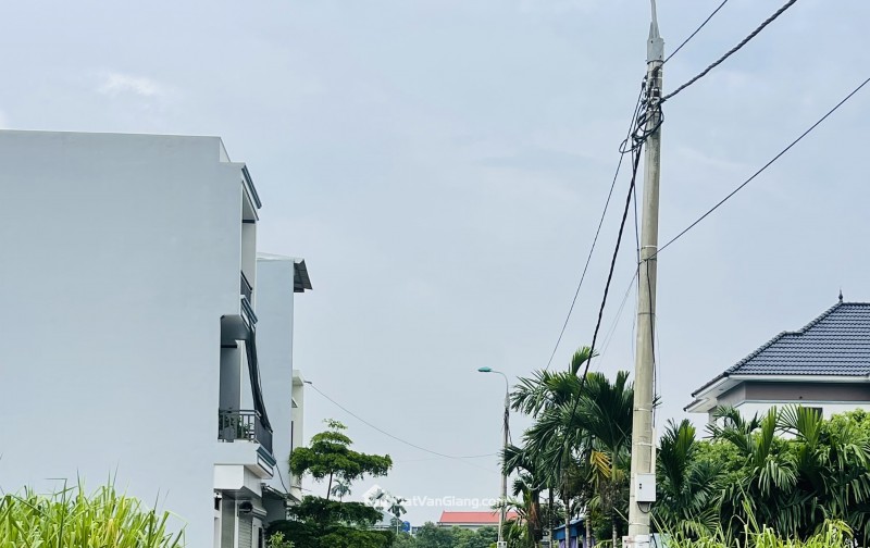Bán đất Văn Giang, diện tích 70m, hơn 2 tỷ, đường thông ô tô