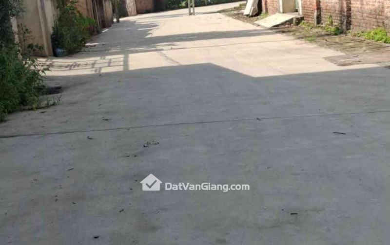 BÁN ĐẤT ,BÁ KHÊ- VĂN GIANG, LÔ GÓC,NGAY CẠNH MẦM NON, MẶT TIỀN ĐƯỜNG RÔNG 6M, 70 TRIỆU/M.