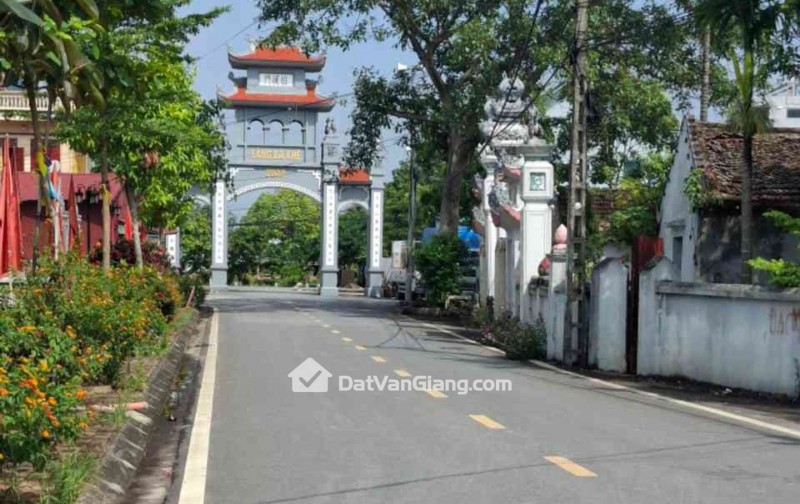 BÁN ĐẤT ,BÁ KHÊ- VĂN GIANG, LÔ GÓC,NGAY CẠNH MẦM NON, MẶT TIỀN ĐƯỜNG RÔNG 6M, 70 TRIỆU/M.