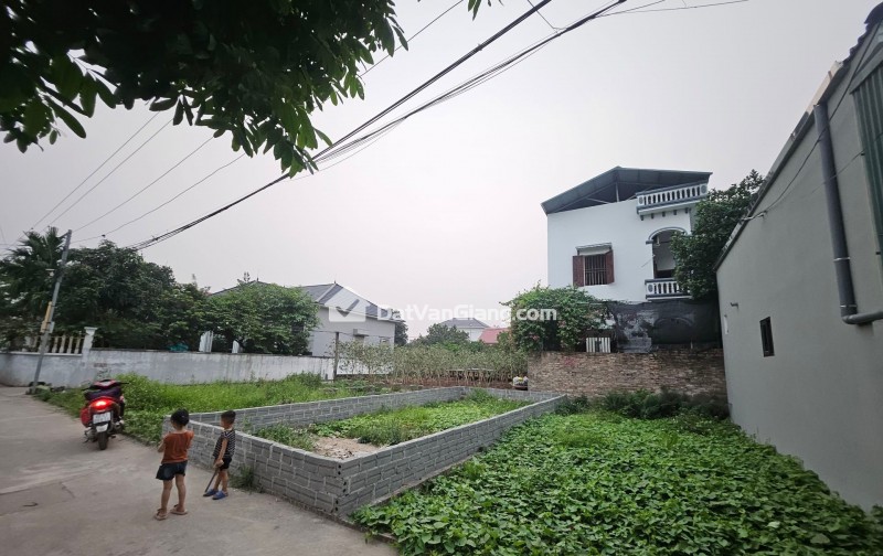 BÁN ĐẤT ẤP BÁ KHÊ- VĂN GIANG, NGÕ NÔNG, 3 BƯỚC RA SÂN VẬN ĐỘNG, TRỤC CHÍNH 379, CHỈ 59 TRIỆU /M2