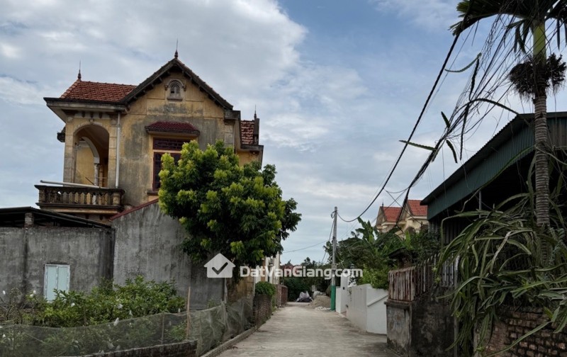 LÊN THÊM SIÊU PHẨM,AB QUÁN TRẠCH-VĂN GIANG, ĐƯỜNG RỘNG 4M, CẠNH BỐ SĨ QUAN, 60 TRIỆU/M.