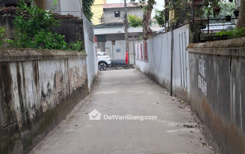 BÁN ĐẤT TẶNG NHÀ 2 TẦNG -  GIÁ ĐẦU TƯ- KHU VỰC TIỀM NĂNG THẬT HIẾM CÓ 1- O -2