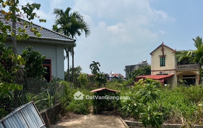 BÁN ĐẤT ,CD QUÁN TRẠCH-VĂN GIANG, ĐẤT VUÔNG BÀN CỜ, NGÕ NÔNG Ô TÔ ĐỖ CỬA. NHỈNH 2 TỶ.