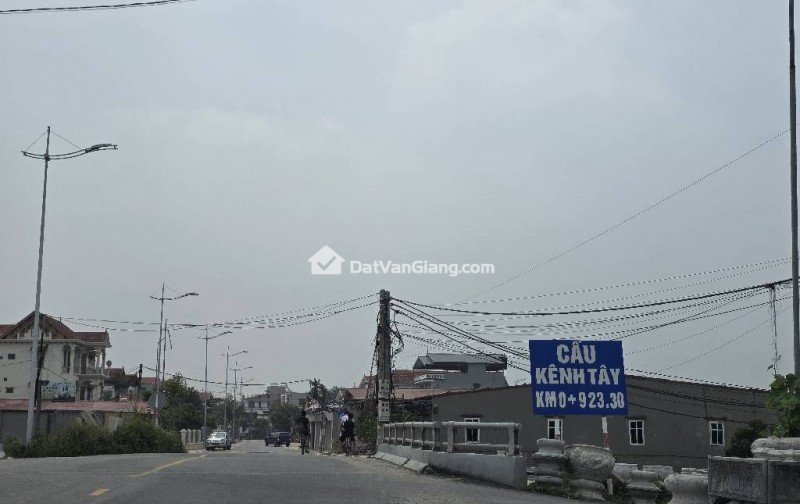 SIÊU PHẨM, QUÁN TRẠCH- VĂN GIANG, ĐẤT ĐẤU GIÁ ĐƯỜNG RỘNG, VỈA HÈ, KINH DOANH SẦM UẤT,CHỈ 64 TRIỆU/M