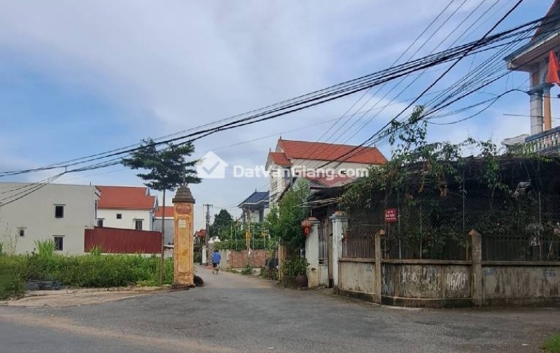 BÁN ĐẤT PHƯỢNG TRÌ-VĂN GIANG, MẶT TIỀN 8M, NGAY CẠNH BÁCH KHOA,GIÁ CHỈ 50 TRIỆU/M.