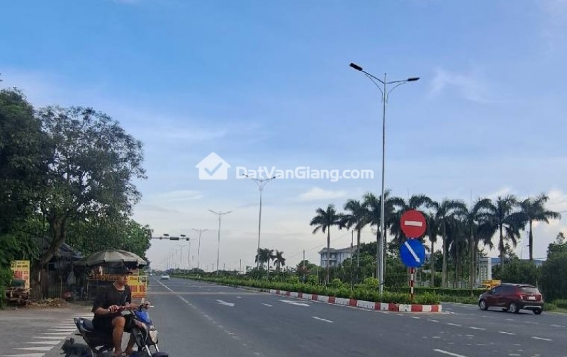 BÁN ĐẤT PHƯỢNG TRÌ-VĂN GIANG, MẶT TIỀN 8M, NGAY CẠNH BÁCH KHOA,GIÁ CHỈ 50 TRIỆU/M.