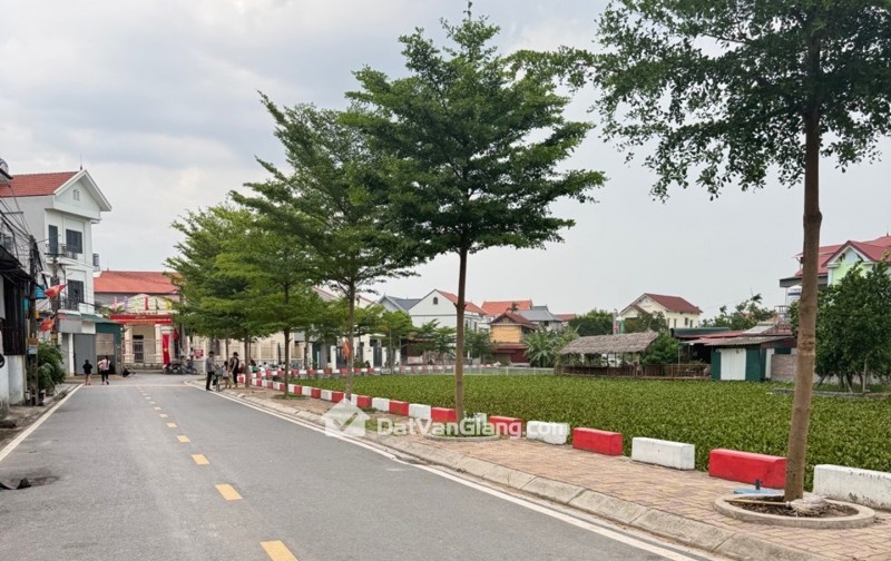 BÁN ĐẤT, BÁ KHÊ-VĂN GIANG, CAMRY ĐỖ CỬA HƠN 100M2. CHỈ 38 TRIỆU/M