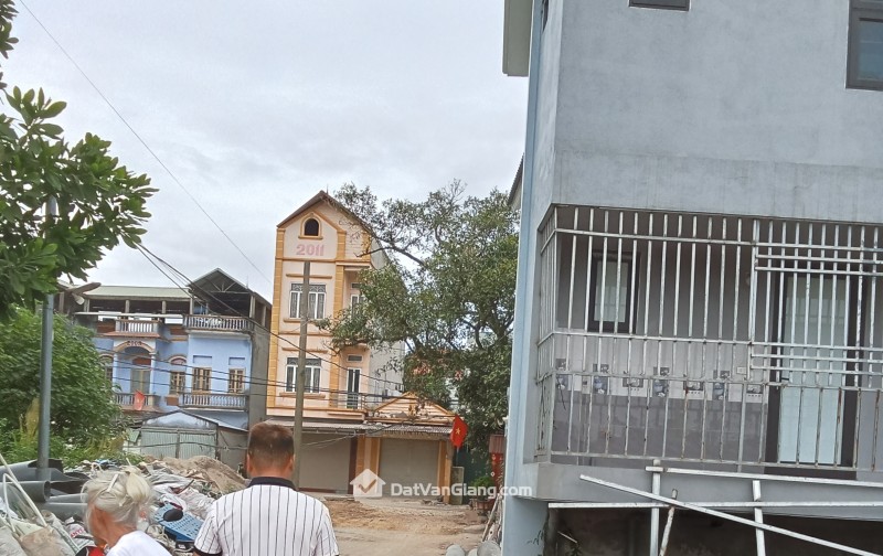  BÁN MẢNH ĐẤT ĐẸP – Ô TÔ TRÁNH – THOÁNG SÁNG – GIÁ NHỈNH 3 xxx TỶ 