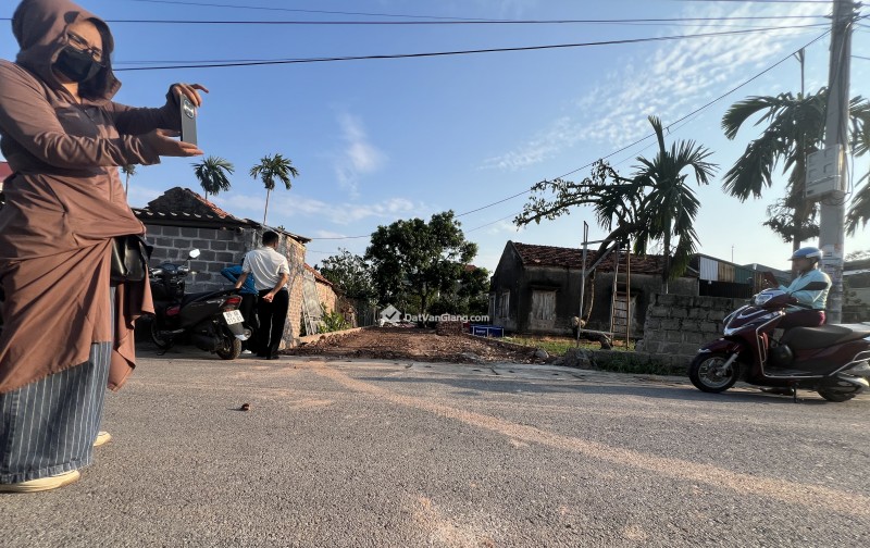Bán đất Bãi Sậy - Triệu Việt Vương - Hưng Yên, đường rộng 6m , oto đỗ cửa