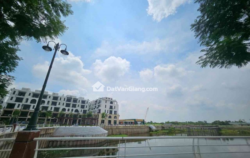 CỰC HIẾM, CÓ 102- TRUNG TÂM VĂN GIANG, BIỆT THỰ LIỀN KỀ-5 TẦNG NHỈNH 9 ĐỒNG.