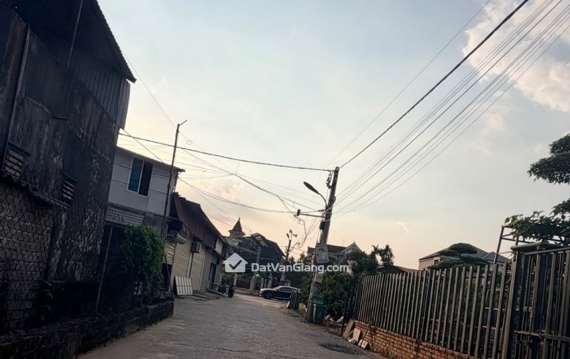 Cần tiền bán nhanh lô đất Phi Liệt Văn Giang 127m2 ngõ ô tô 7 chỗ thông