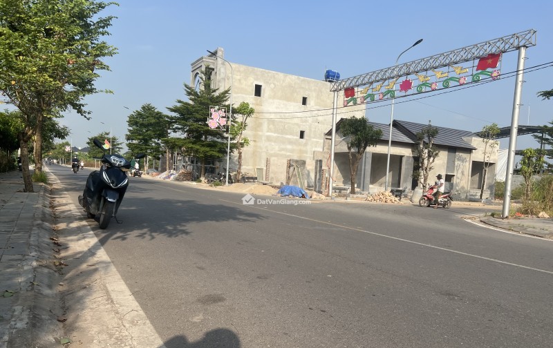 Bán đất Bãi Sậy -Triệu Việt Vương - Hưng Yên , trục chính kinh doanh